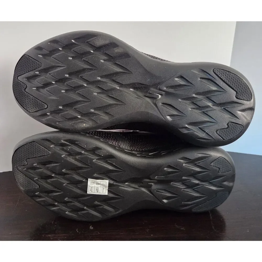 New SKECHERS Go Run 600 Refine Mens 9 EW Black Sneakers 55061 Athletic Shoes